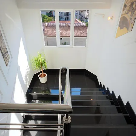 Hotel Garni Crystal 4*