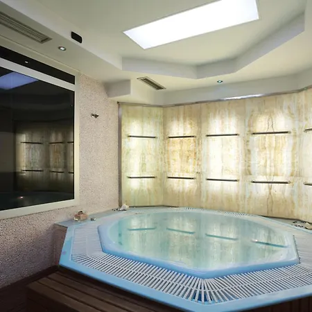 Hotel Garni Crystal 4*